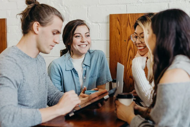 Was soll ich studieren und welches Studium passt zu mir? Die Studienberatung der Akademie Ruhr hilft dir bei der Wahl deines Studiums weiter